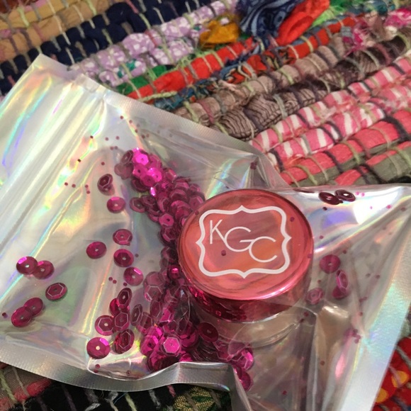 6/$25 | Loose Shimmer Powder - Picture 1 of 2